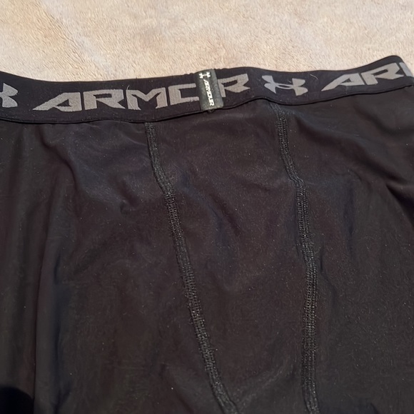 Youth Under Armour  compression tights. 3/4 length.  Youth Large. - Picture 6 of 13